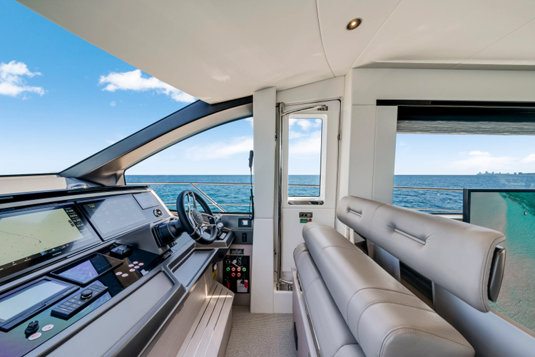 Manhattan 68 Yacht Photos Pics 