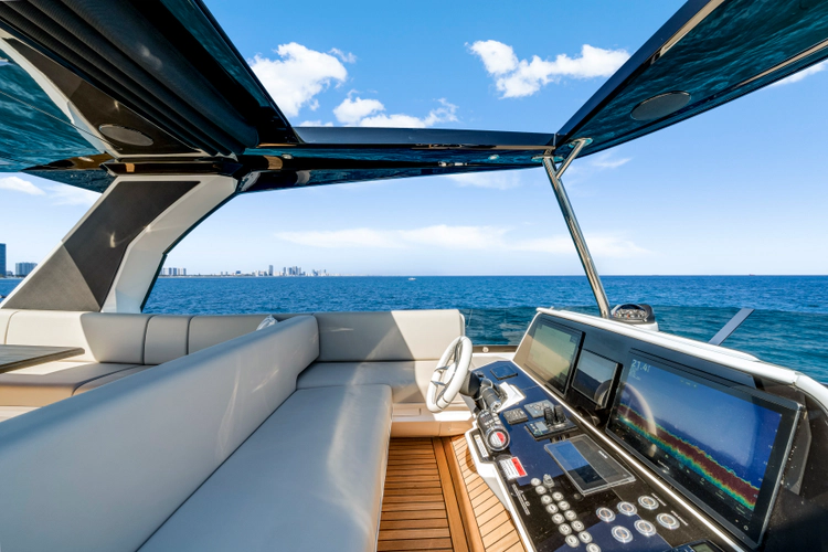 Manhattan 68 Yacht Photos Pics 