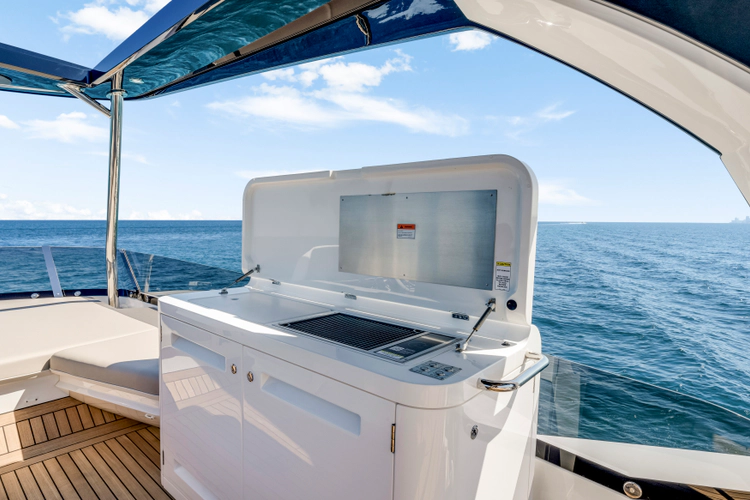 Manhattan 68 Yacht Photos Pics 