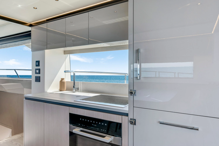 Manhattan 68 Yacht Photos Pics 