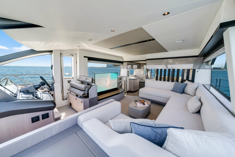 Manhattan 68 Yacht Photos Pics 