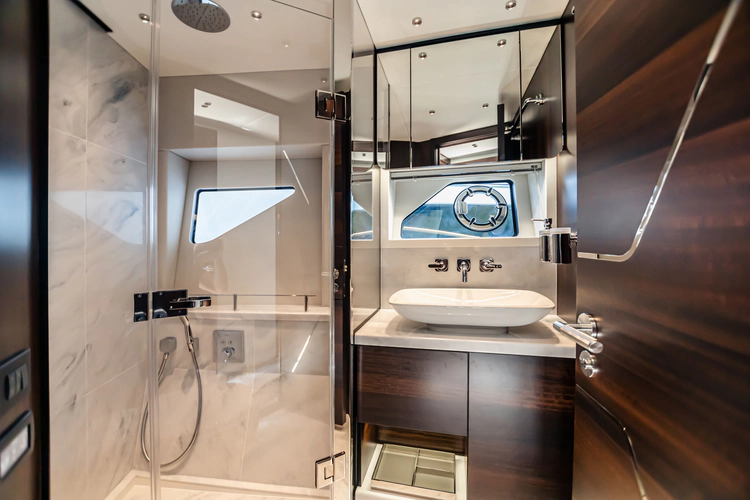 Predator 65 Yacht Photos Pics 