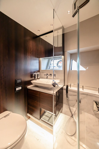 Predator 65 Yacht Photos Pics 