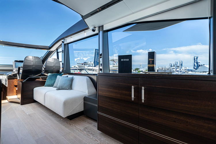 Predator 65 Yacht Photos Pics 