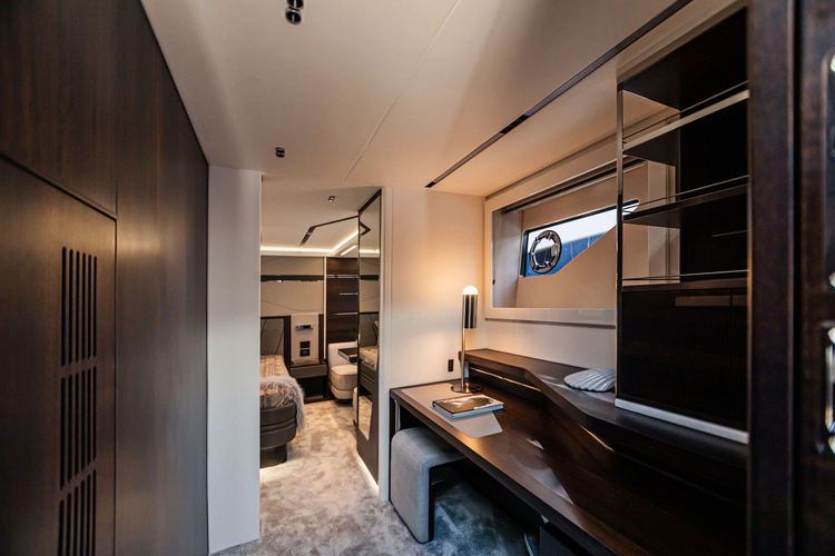 Predator 65 Yacht Photos Pics 