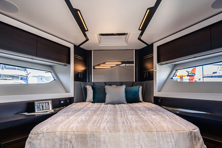 Predator 65 Yacht Photos Pics 