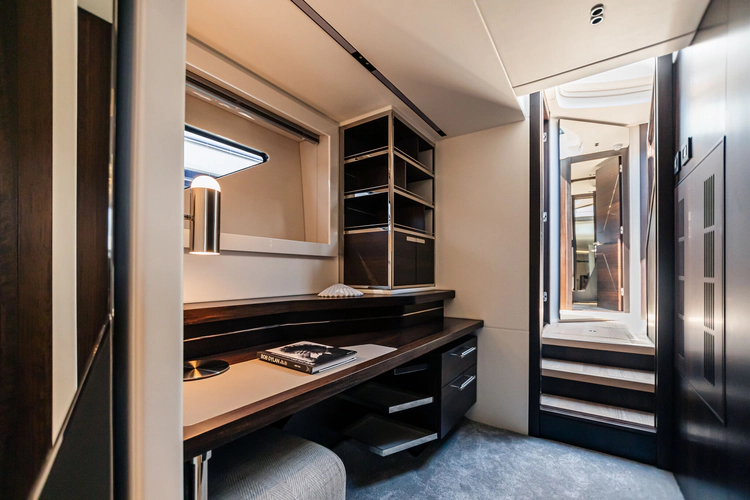 Predator 65 Yacht Photos Pics 