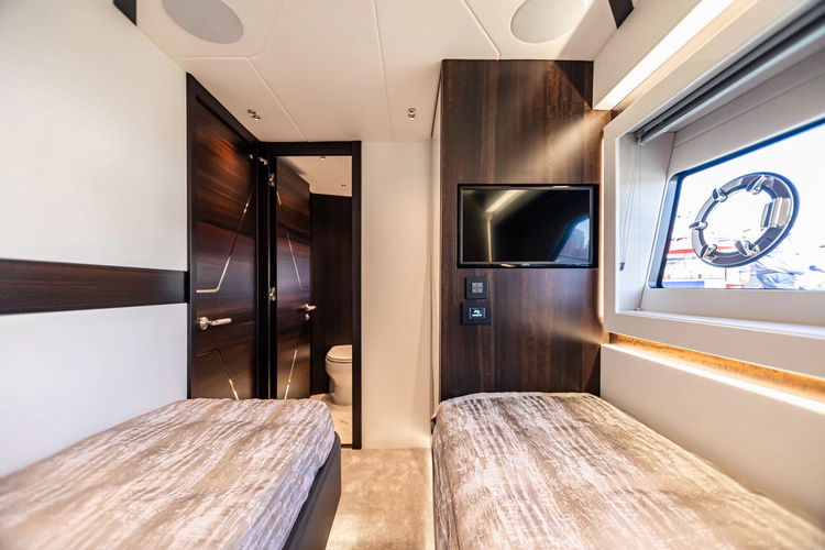 Predator 65 Yacht Photos Pics 