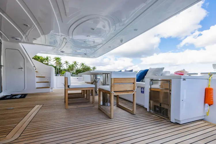 Sinpatico Yacht Photos Pics 