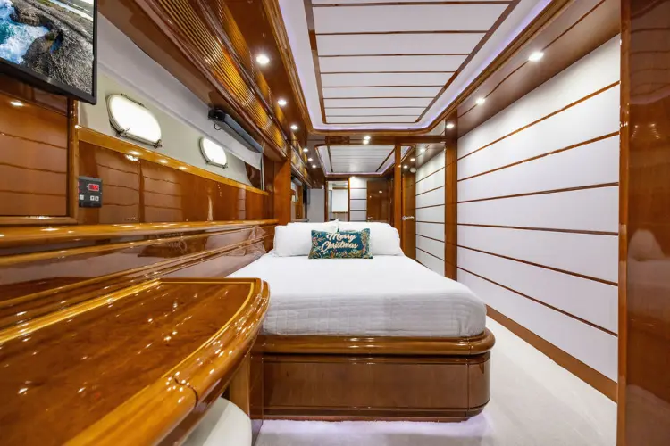 Sinpatico Yacht Photos Pics 