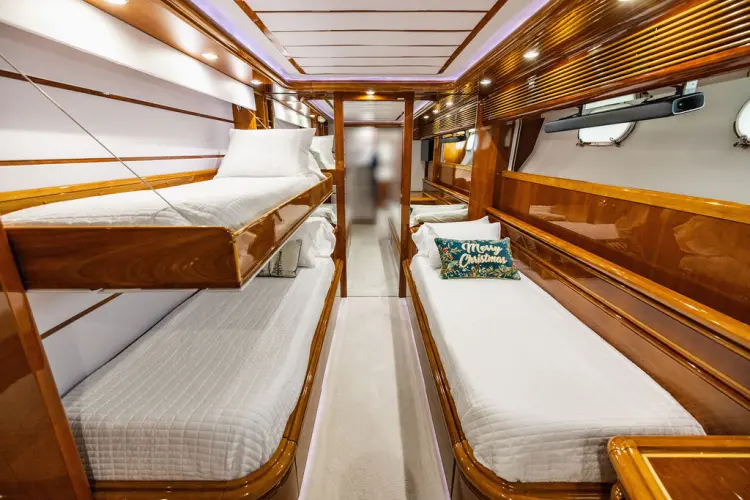 Sinpatico Yacht Photos Pics 