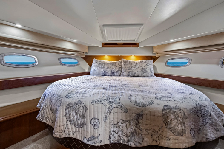 Solitude Yacht Photos Pics 