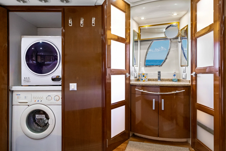 Solitude Yacht Photos Pics 