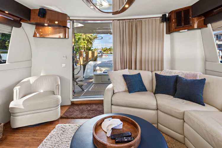 Solitude Yacht Photos Pics 