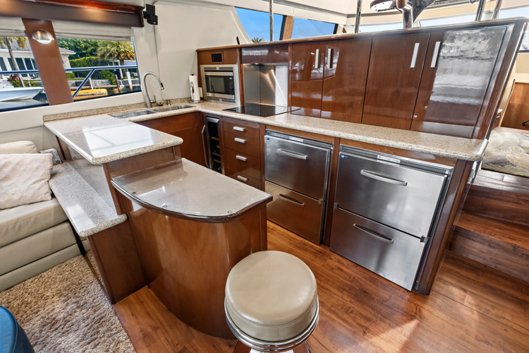 Solitude Yacht Photos Pics 