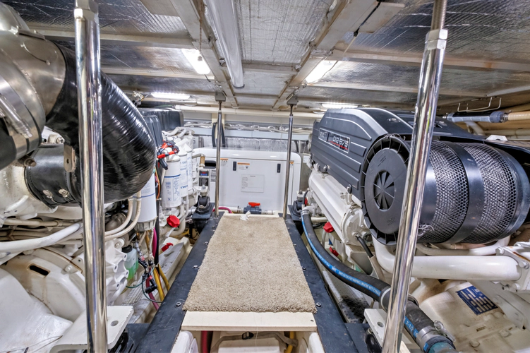 Solitude Yacht Photos Pics 