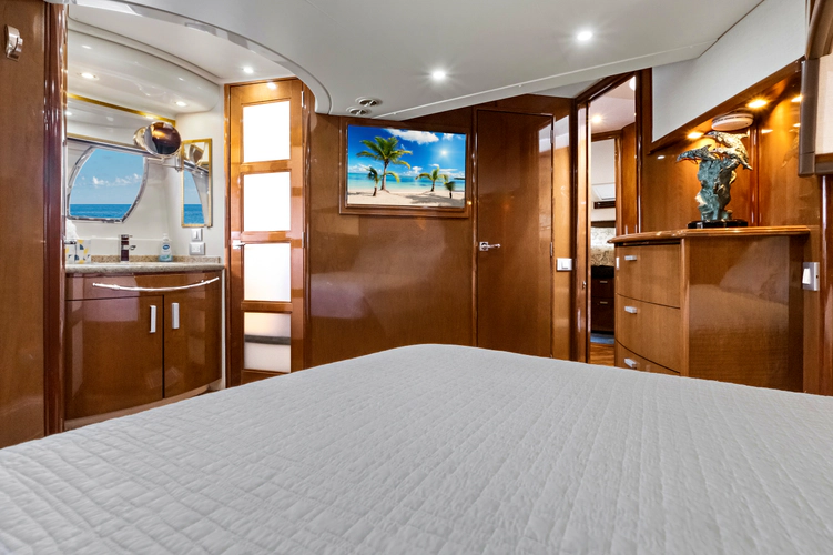 Solitude Yacht Photos Pics 