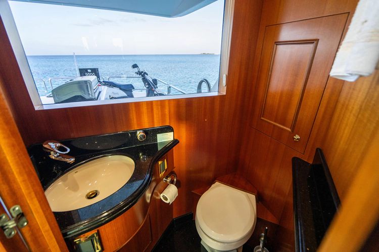 Lexington Yacht Photos Pics 