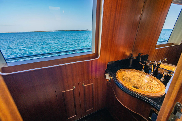 Lexington Yacht Photos Pics 