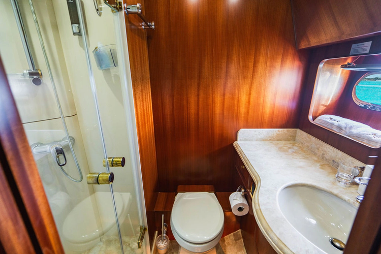Lexington Yacht Photos Pics 