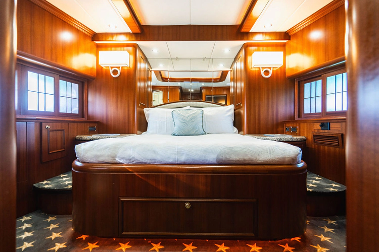 Lexington Yacht Photos Pics 