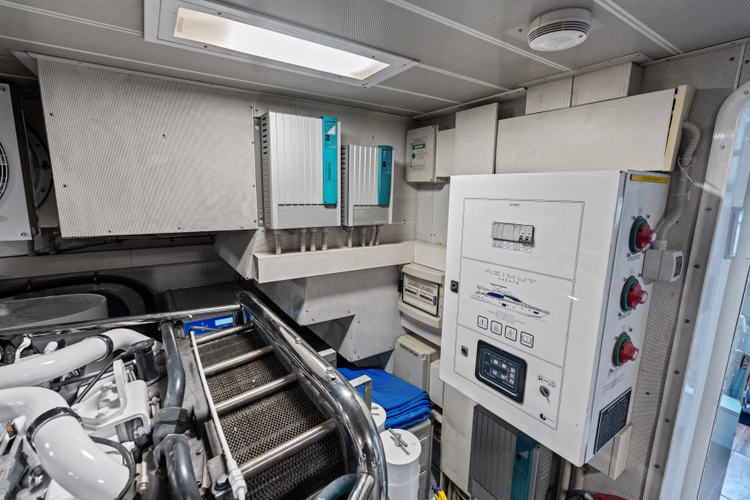 Knot Woke Yacht Photos Pics 