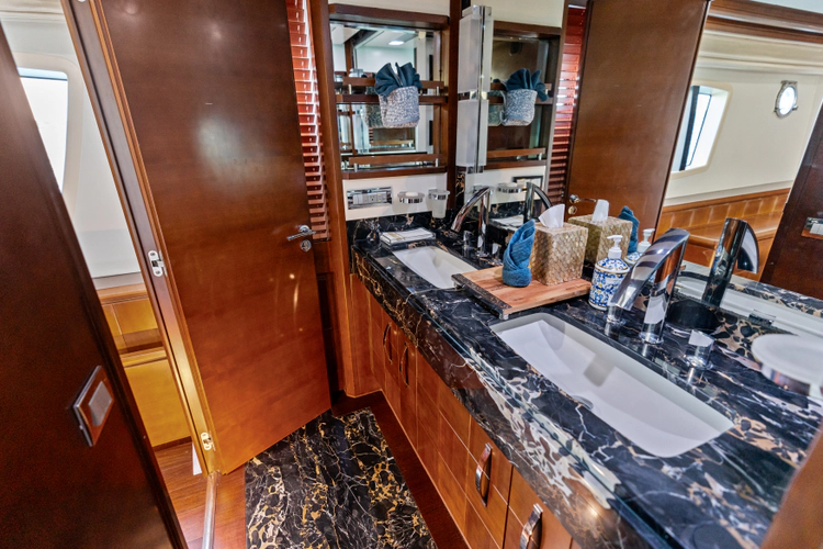 Knot Woke Yacht Photos Pics 