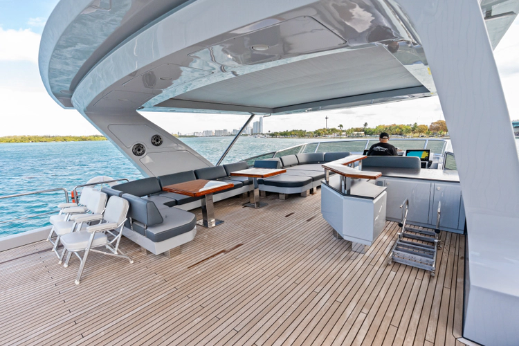 Knot Woke Yacht Photos Pics 