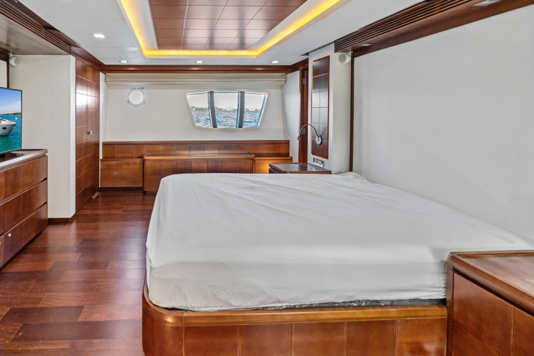 Knot Woke Yacht Photos Pics 