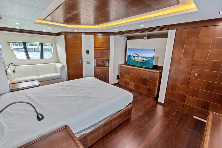 Knot Woke Yacht Photos Pics 