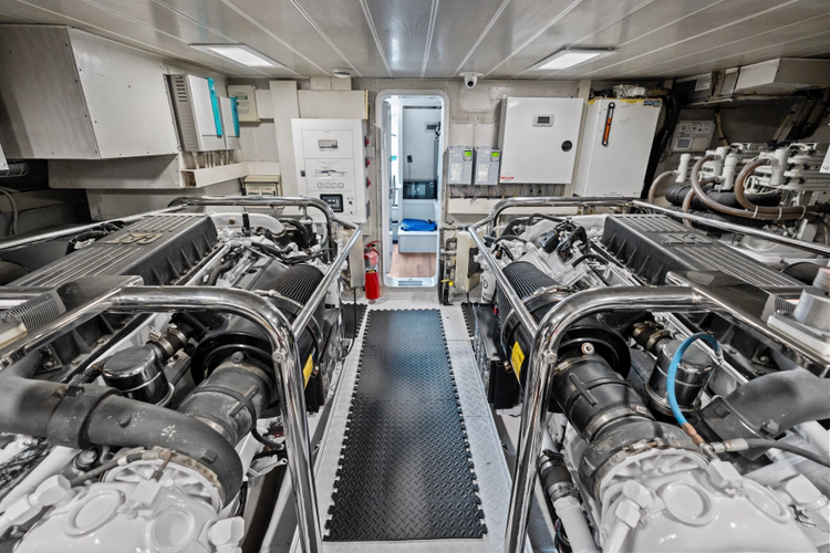 Knot Woke Yacht Photos Pics 