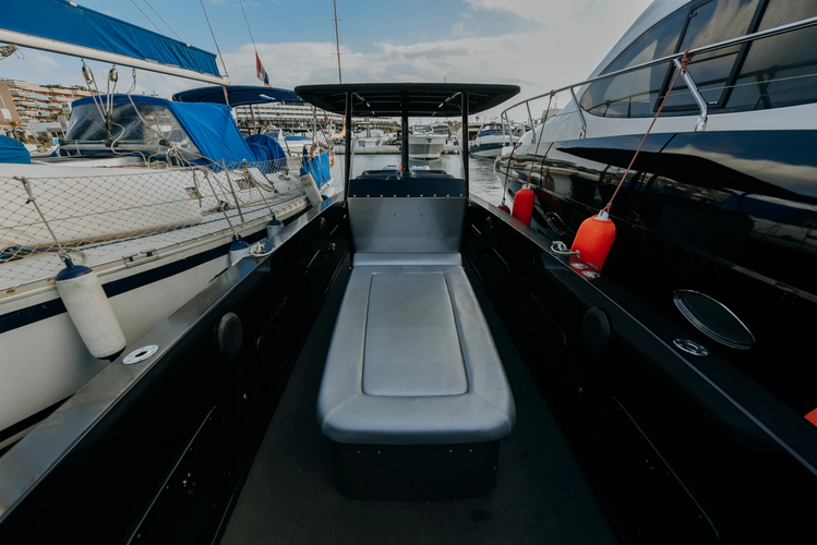 F11 Yacht Photos Pics 