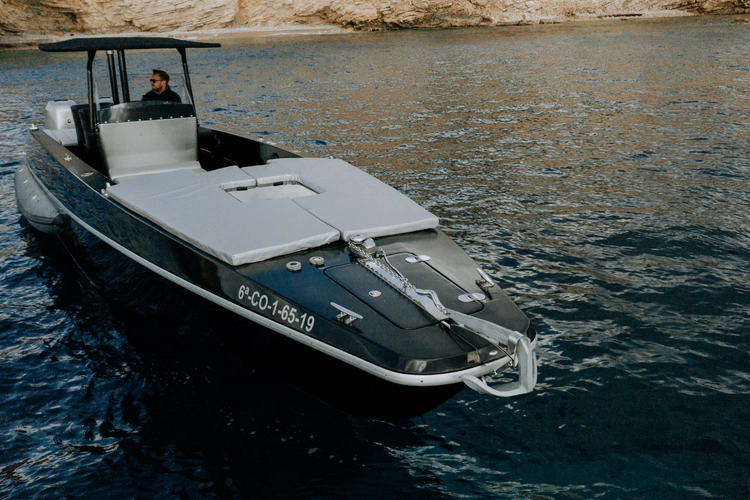 F11 Yacht Photos Pics 
