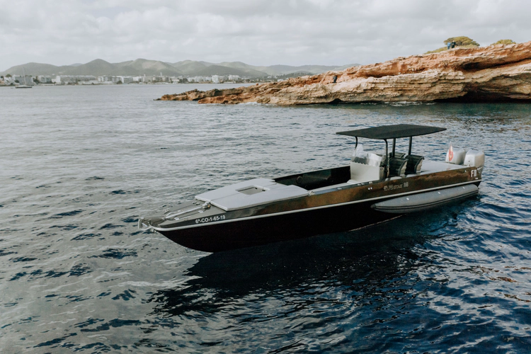 F11 Yacht Photos Pics 
