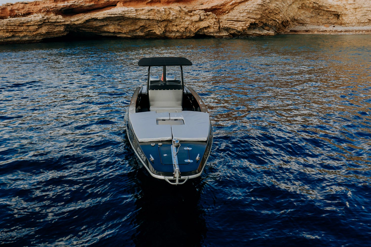 F11 Yacht Photos Pics 