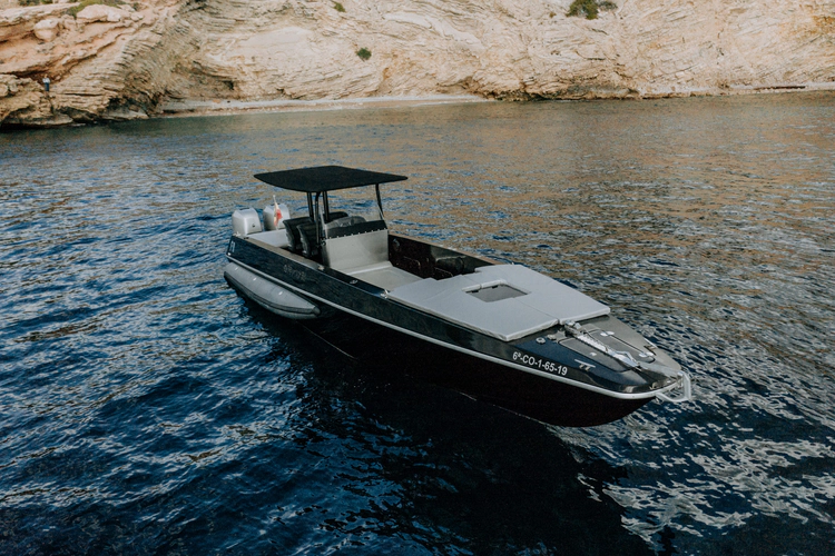 F11 Yacht Photos Pics 