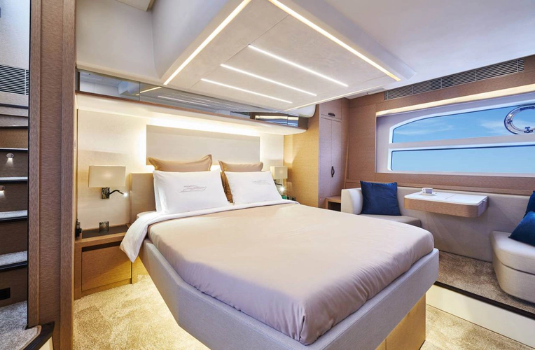 590 Yacht Photos Pics 