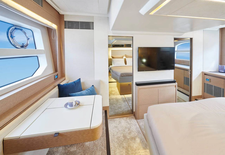 590 Yacht Photos Pics 