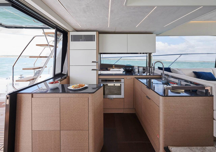 590 Yacht Photos Pics 