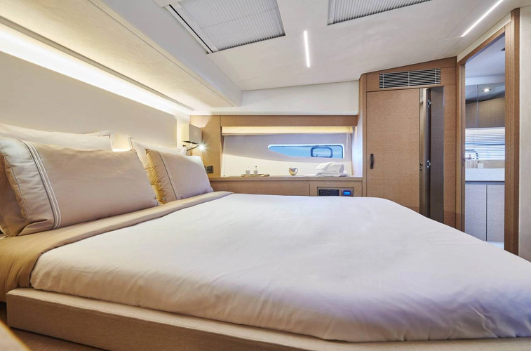 590 Yacht Photos Pics 