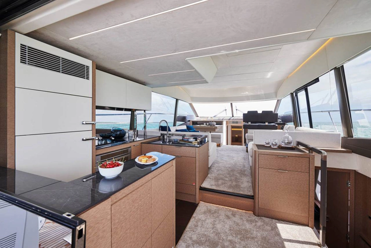 590 Yacht Photos Pics 