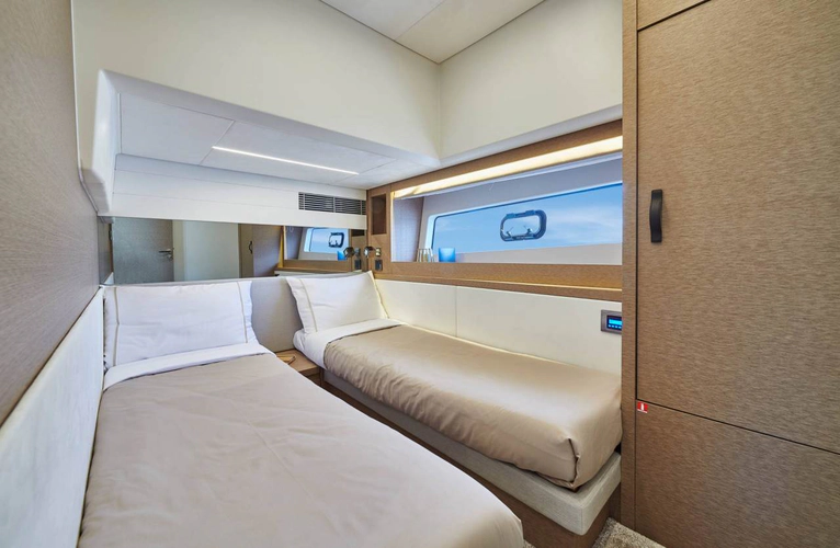 590 Yacht Photos Pics 