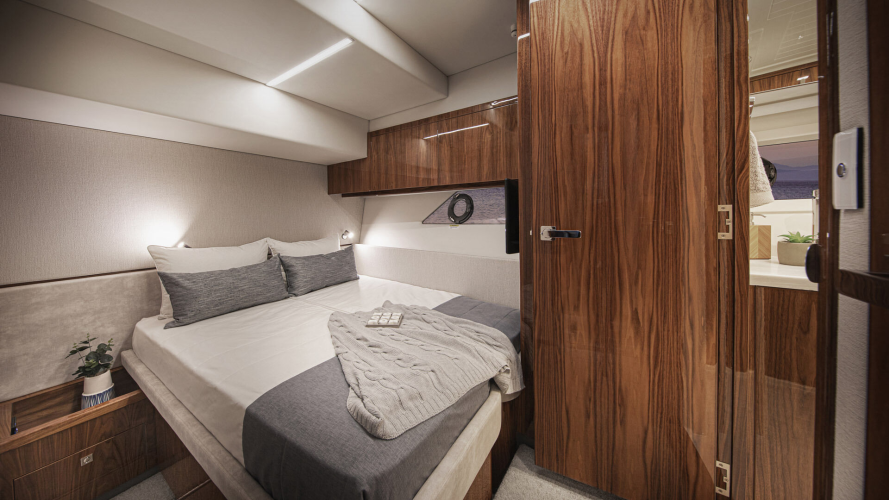 64 Sports Motor Yacht Yacht Photos Pics 