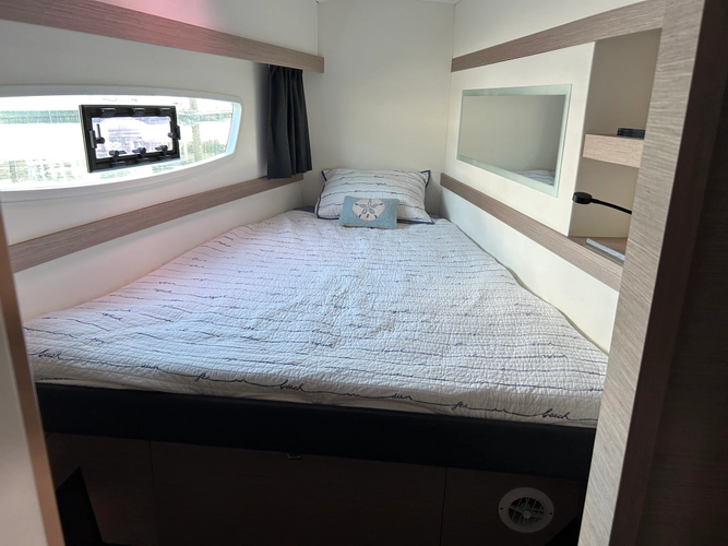 Monarch Yacht Photos Pics 