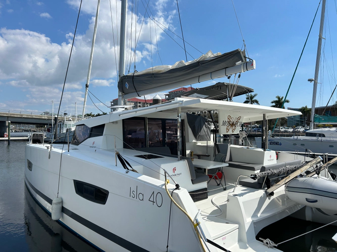 Monarch Yacht Photos Pics 