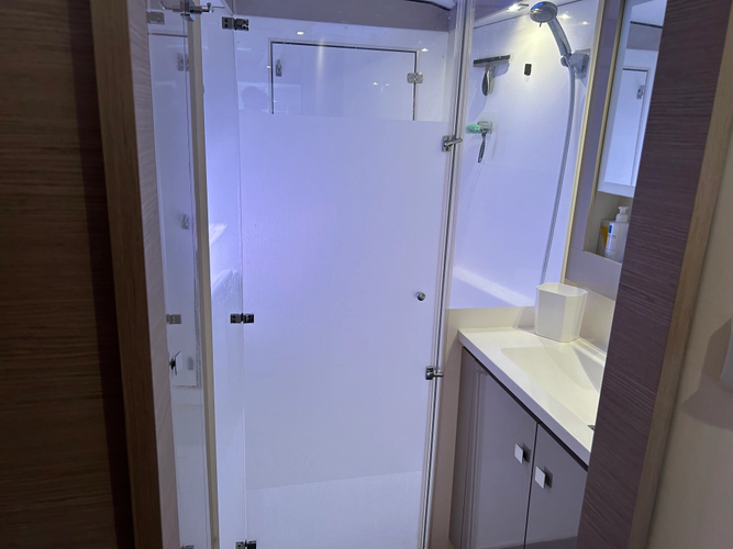 Monarch Yacht Photos Pics 