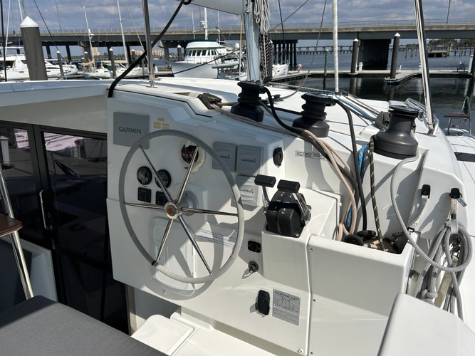 Monarch Yacht Photos Pics 