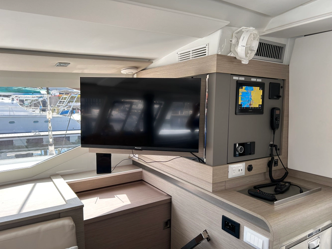 Monarch Yacht Photos Pics 