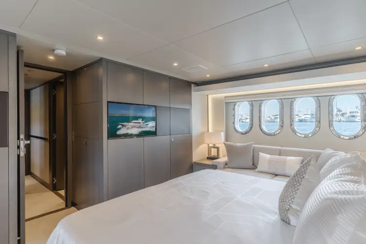 Gyrfalcon Yacht Photos Pics 