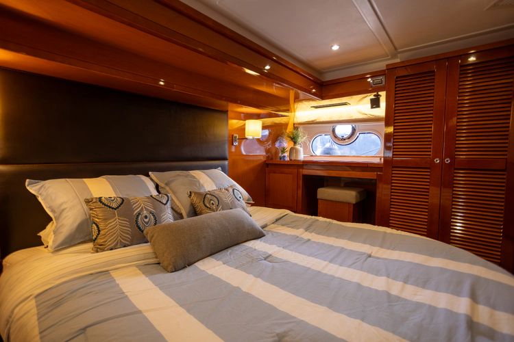 Amber Roots Yacht Photos Pics 